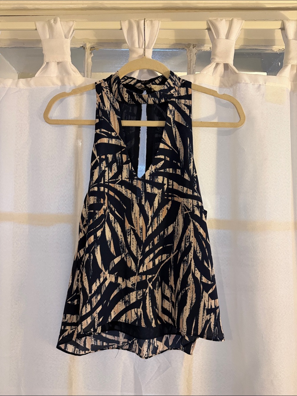 vestique Navy and Pink Leaf-Print Mock Neck Tank